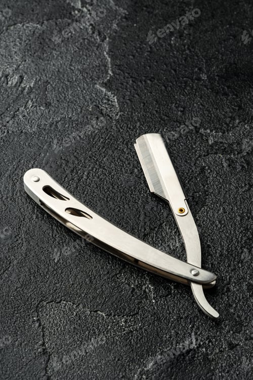Preview: Barber shaving blade on black background close up
