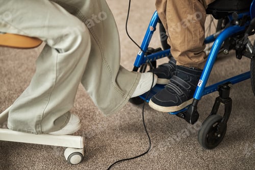 Vorschau: Betreuung einer Person, die einen Rollstuhl in der häuslichen Umgebung benutzt