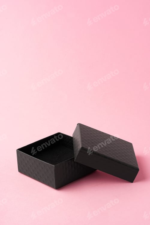 Preview: Small jewelry box on pink studio background