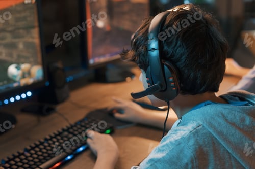 Preview: Young gamer playing online video games