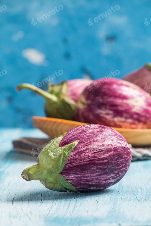 Preview: Eggplant varieties in wooden bowl