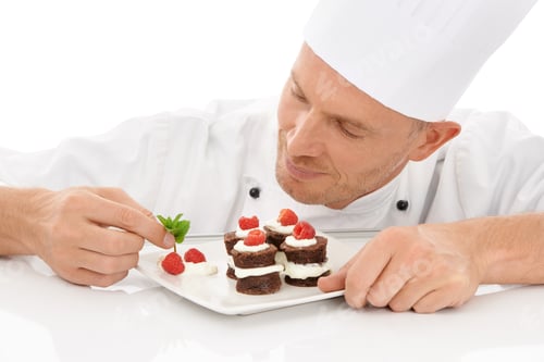 Preview: Final touch to his master dessert