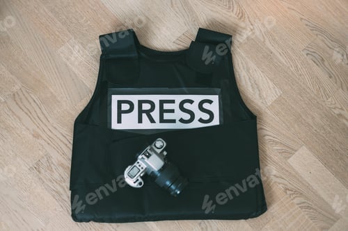 Preview: Bulletproof vest press and camera