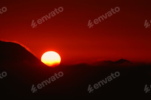 Preview: Big sun in a fiery red sunse