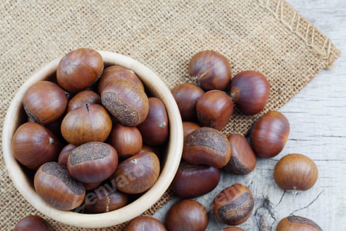 Preview: Chestnut on wooden