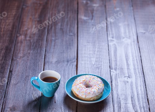 Preview: Donut on woodent table.