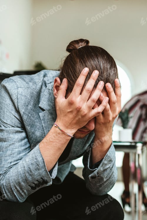 Preview: Man having an anxiety attack