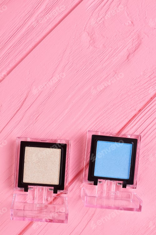 Preview: Blue and beige eyeshadows, top view.