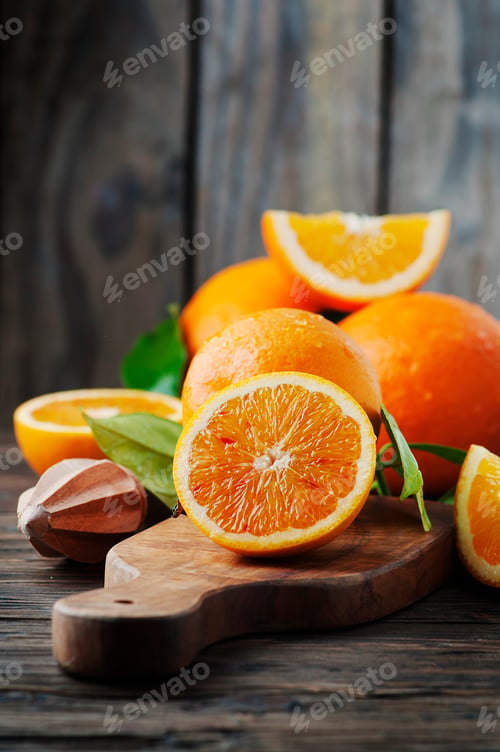 Preview: Fresh sweet oranges on the wooden table