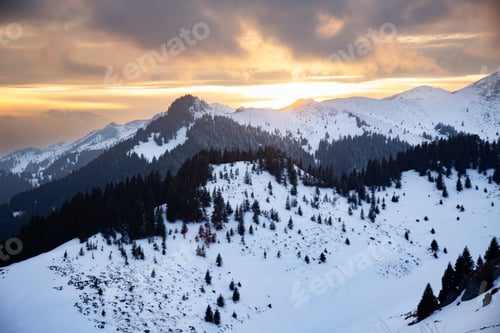 Preview: Mountain landscape in winter.