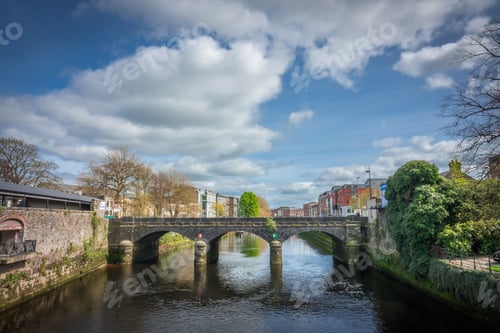 Preview: Old stone bridge in Limerick