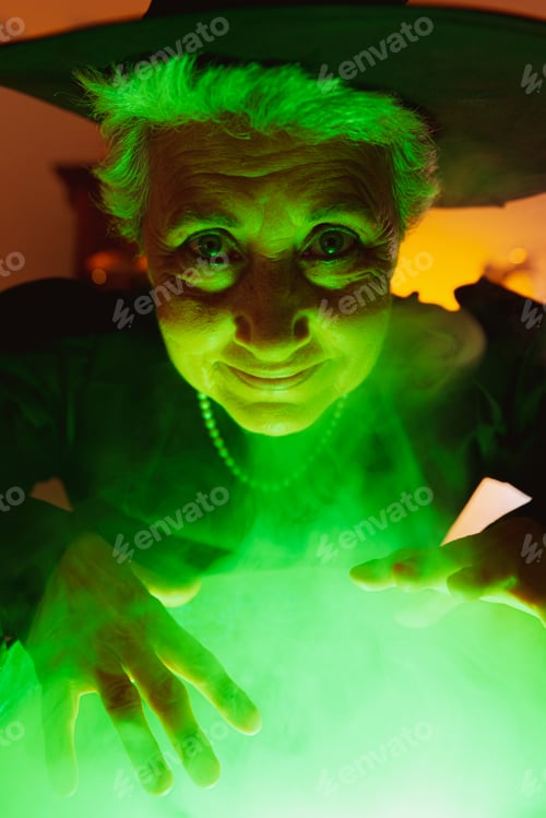 Preview: Older woman disguised as a classic witch