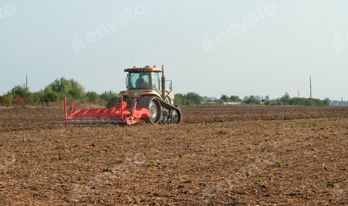 Preview: yellow tractor
