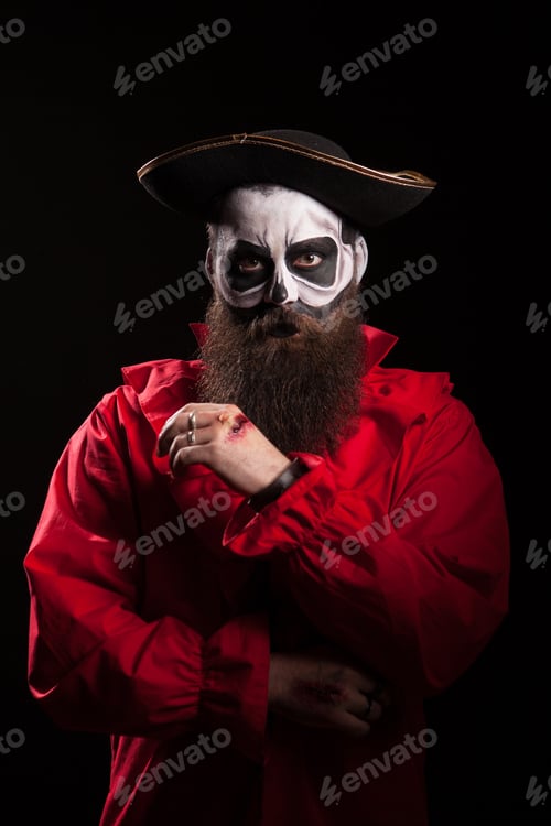 Preview: Man dressed up like a pirate for halloween
