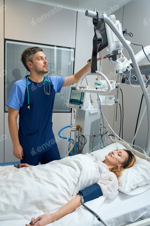 Preview: Lady lying in intensive care in clinic