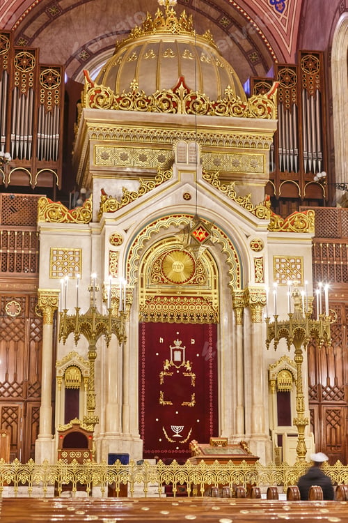 Preview: Dohany synagogue altar in Budapest. Historical hebrew landmark in Hungary.