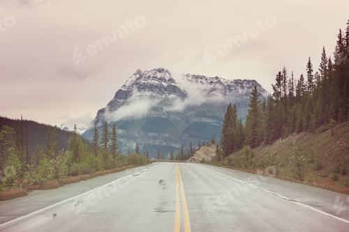 Preview: Mountains in Canada