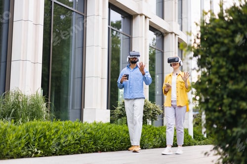 Preview: People in VR Experiencing City Life