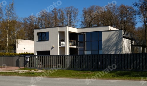 Preview: White coastal house, modern Funkis-style residential architecture on Baltic Sea coast.
