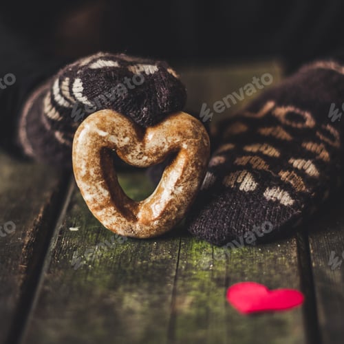 Preview: Gingerbread In The Form Of Heart In Hands