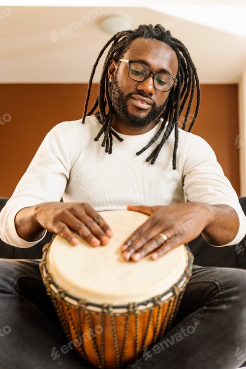 Vista previa: Músico tocando la batería.