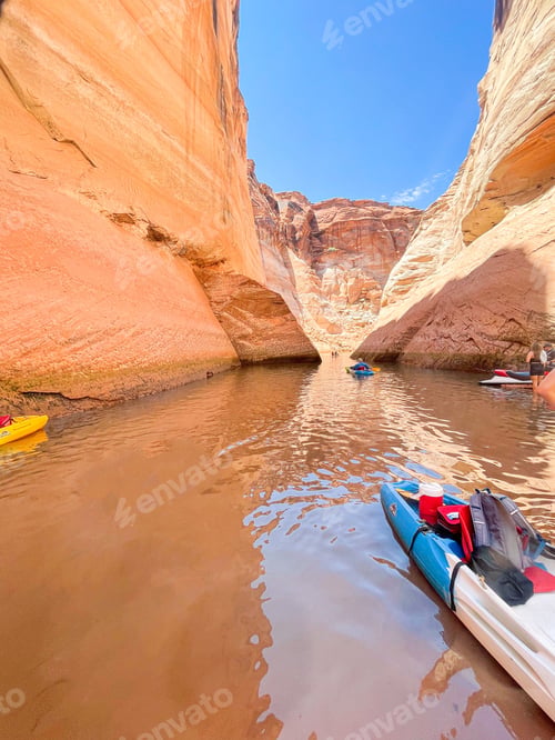 Preview: Kayaks at lake Powell