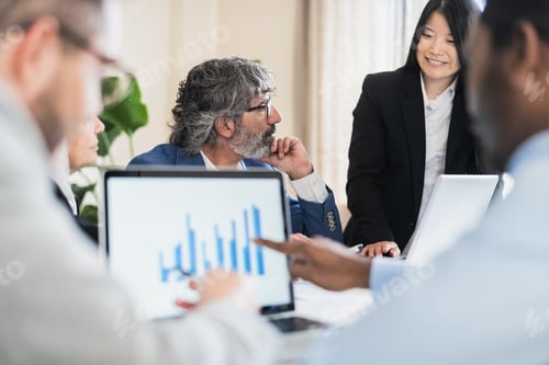 Preview: Multiracial business people working on financial markets in modern office - Entrepreneurship concept