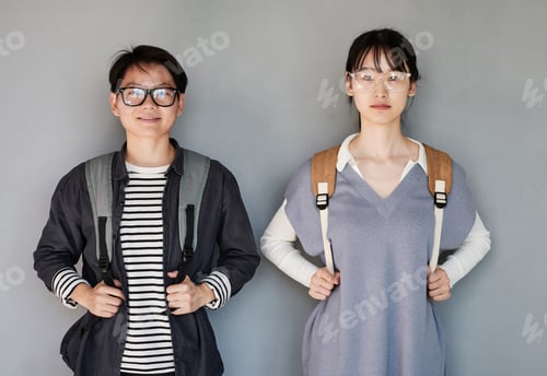 Preview: Portrait of two Asian students