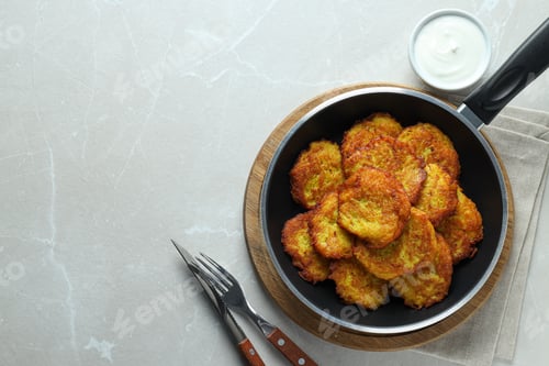 Preview: Lunch tasty food concept - delicious hash browns