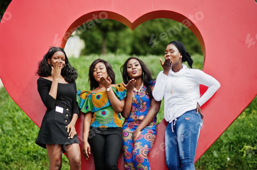 Preview: Group of african womens