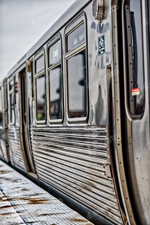 Preview: Metal train in the railway station in Chicago