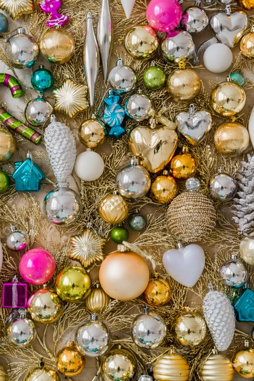 Preview: Christmas tree background decorated with balls, stars and lights
