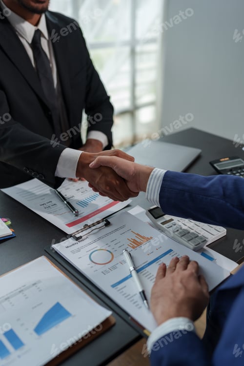 Preview: Business people shaking hands together, Business partnership handshake concept.Photo two coworkers h