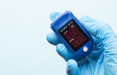 Preview: Pulse oximeter in doctor hand