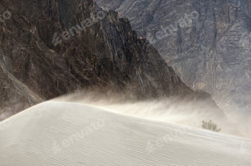 Preview: Sandstorm