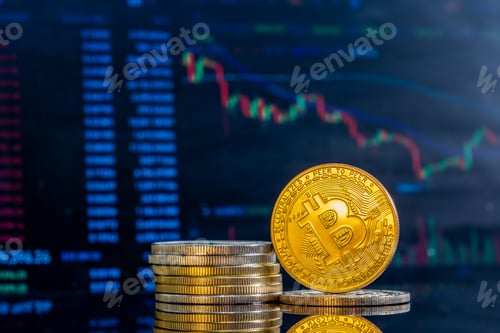 Preview: Close-up of golden Bitcoins on a dark reflective surface and the histogram of decreasing crypto