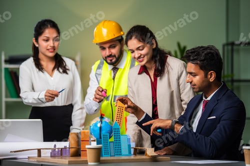 Visualização: Arquiteto, construtor e engenheiro indiano asiático em uma reunião de equipe discutindo projetos de construção