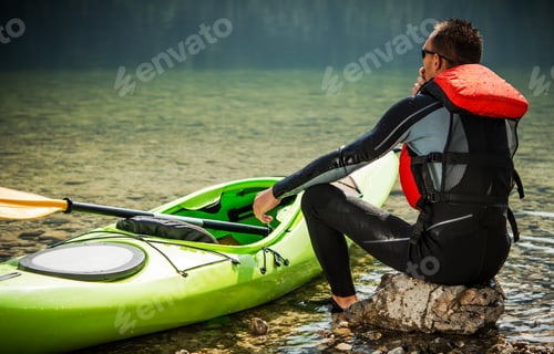 Preview: Tour Kayaker and the Lake
