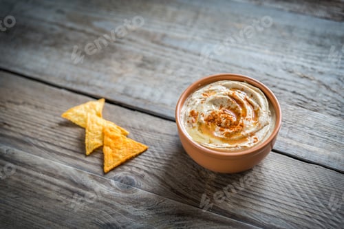 Preview: A bowl of hummus with corn chips