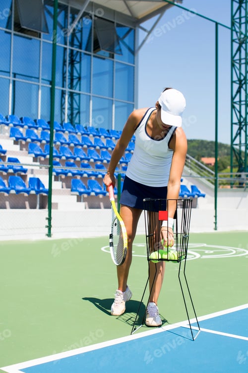 Preview: Young woman playing tennis