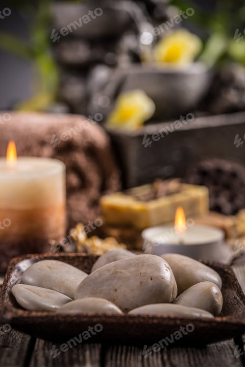 Preview: Stones and aromatic candles