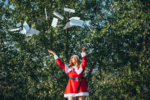 Preview: Mama noel throwing Christmas cards in the air in the middle of the street