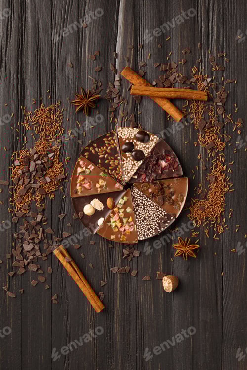 Vorschau: Schokopizza drauf? Holzhintergrund, Ansicht von oben