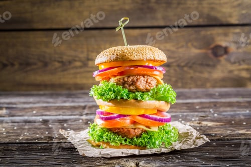 Preview: Double-decker burger made from vegetables and beef