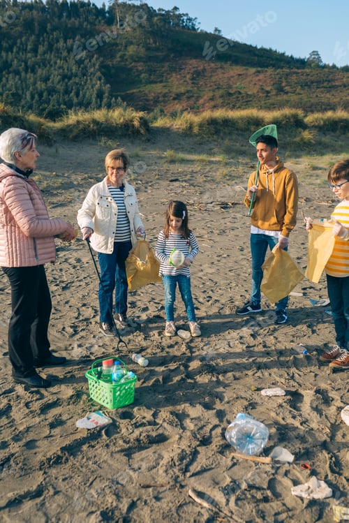 Preview: Volunteers preparing to clean the beach