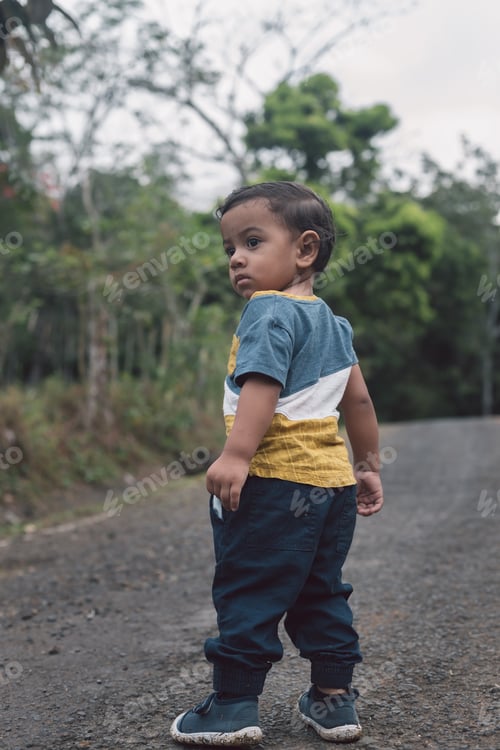 Preview: child walking down the road, baby looking back on the street
