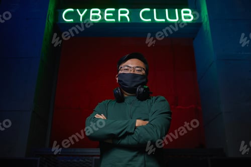 Preview: Computer programmer at cyber club