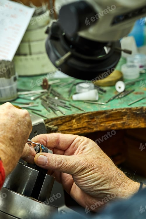 Preview: Jewelry production. The process of fixing stones