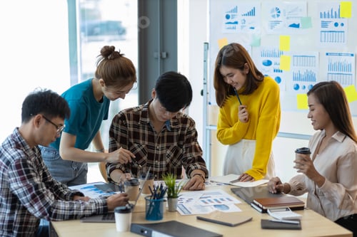 Preview: Meeting for young entrepreneurs brainstorming, analyzing, planning business strategies.