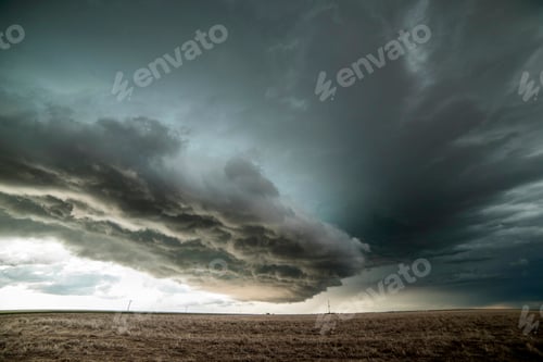 Preview: Tornado warned supercell in the eastern Colorado Plains, Yuma, Colorado, USA